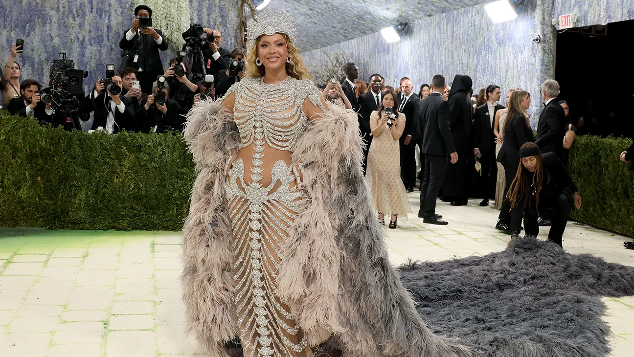 Detail Perhiasan Beyoncé
