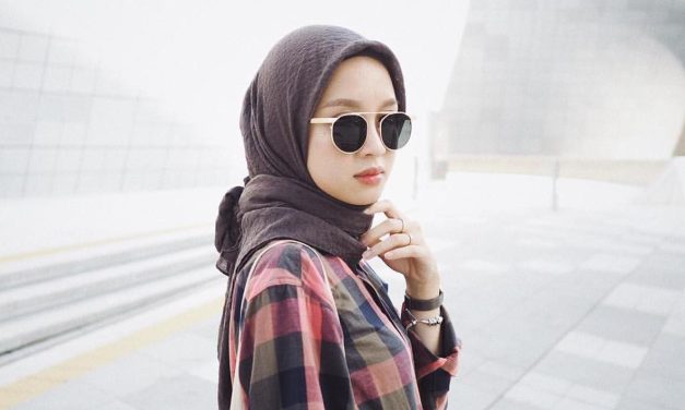 Rekomendasi Kacamata Anti Ribet Untuk Hijabers Aktif Sehari-Hari