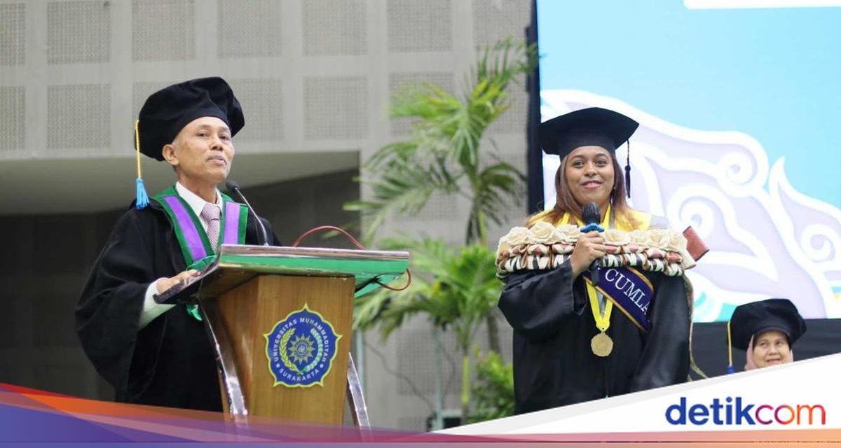 Wisudawati Asal Fiji Kenalkan Pakaian Tradisional Di Wisuda