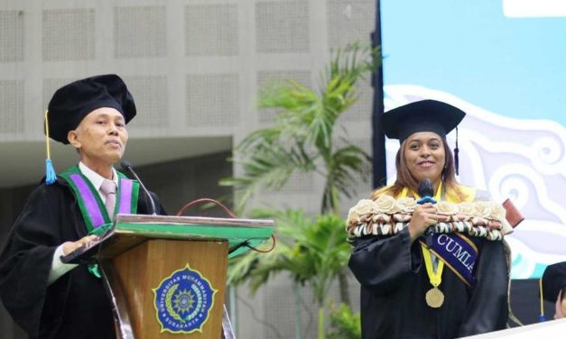 Wisudawati Asal Fiji Kenalkan Pakaian Tradisional Di Wisuda